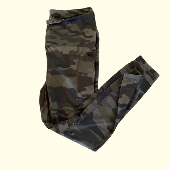 Reebok Pants - Camoflauge Reebok Leggings with Pockets